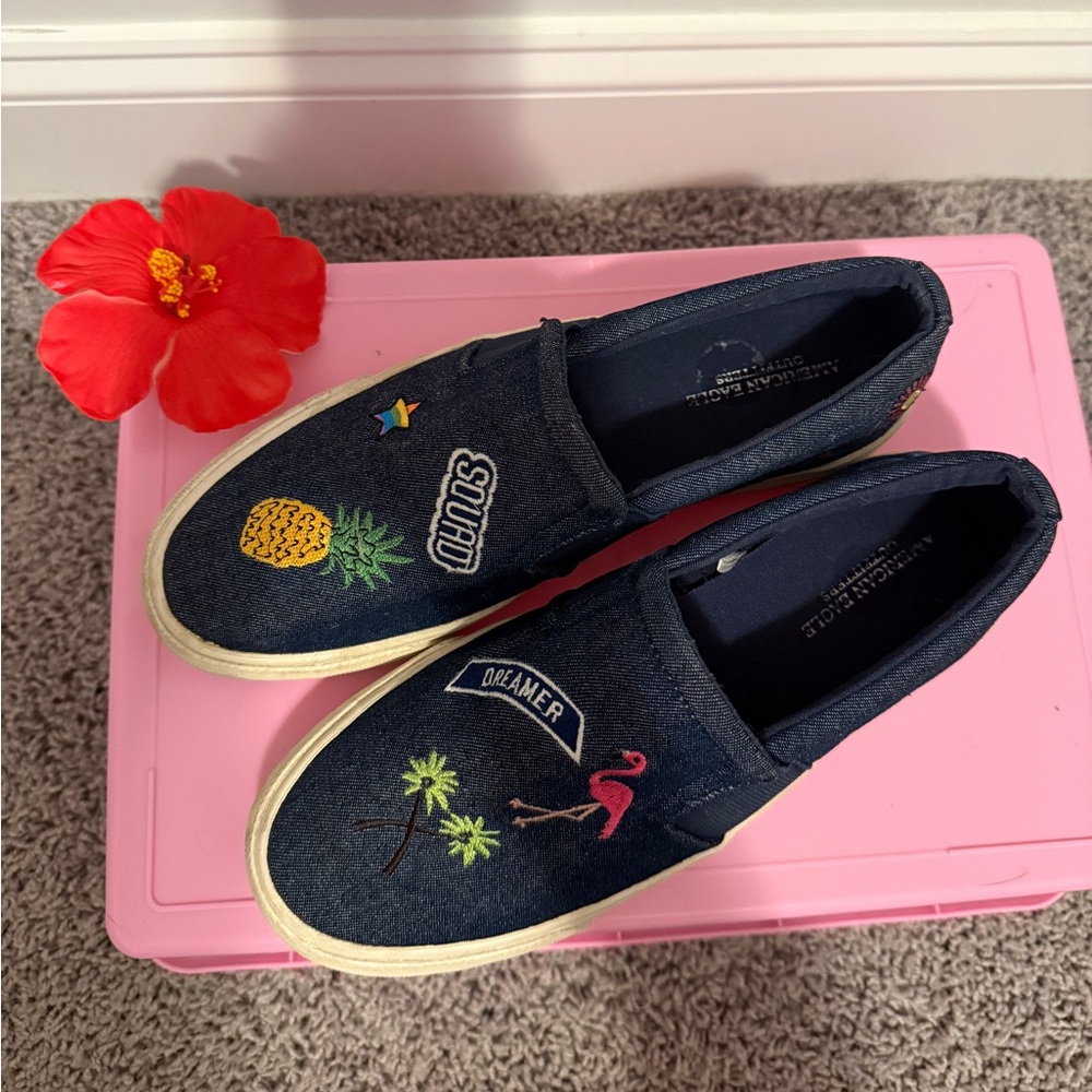 🌺🌸American Eagle Outfitters Navy Embroidered flats size 8 🌼🌼🌼